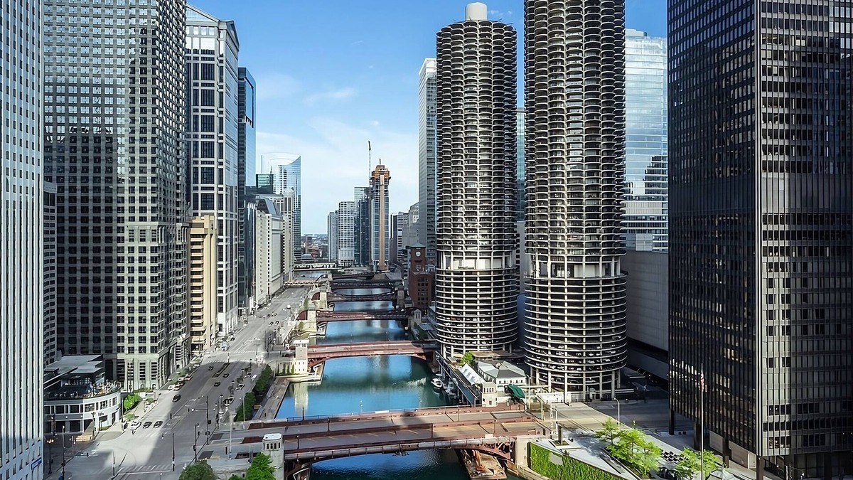 Streeterville House | Upscale City Center Stay | Prime Locale | City Views | Pets Allowed