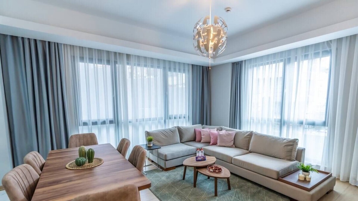 Alibeykoy Apartment | Upscale Comfort: Luxurious 2BR Apt