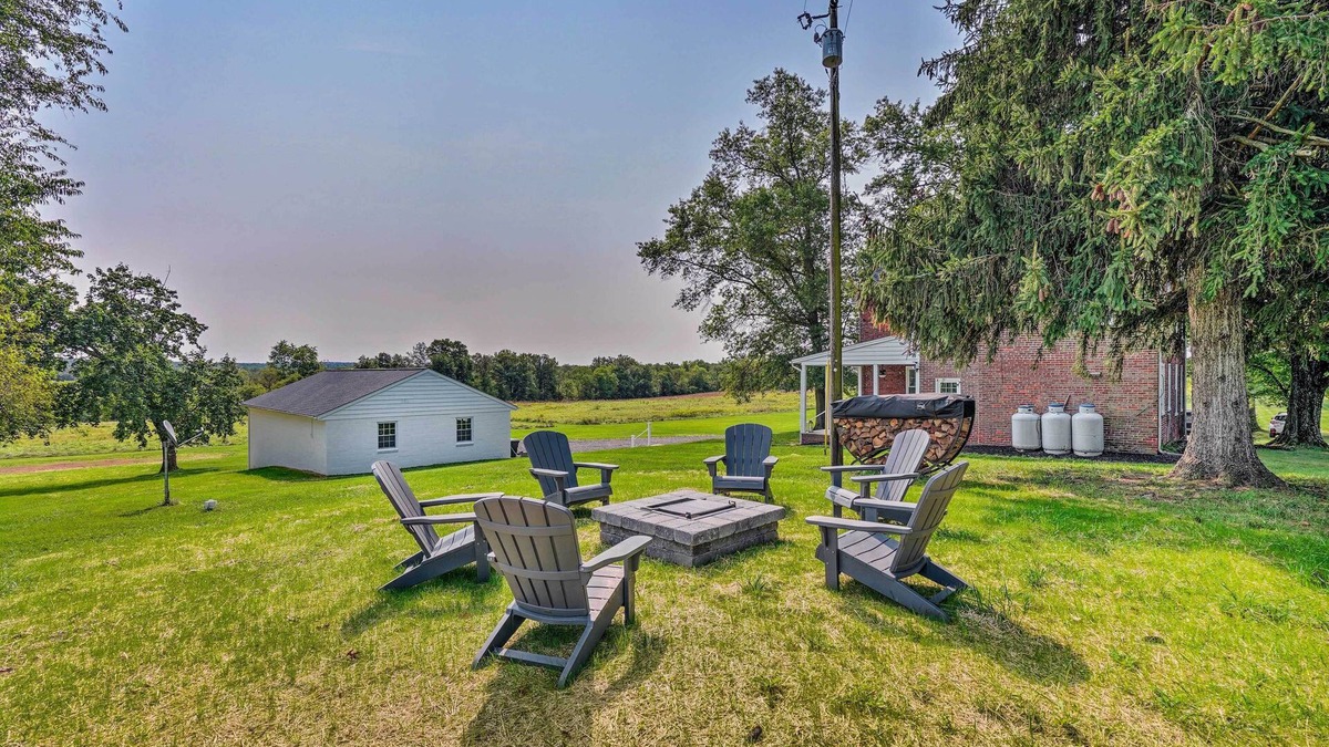 Taneytown House | Upscale Country Home w/Fire Pit in Taneytown!