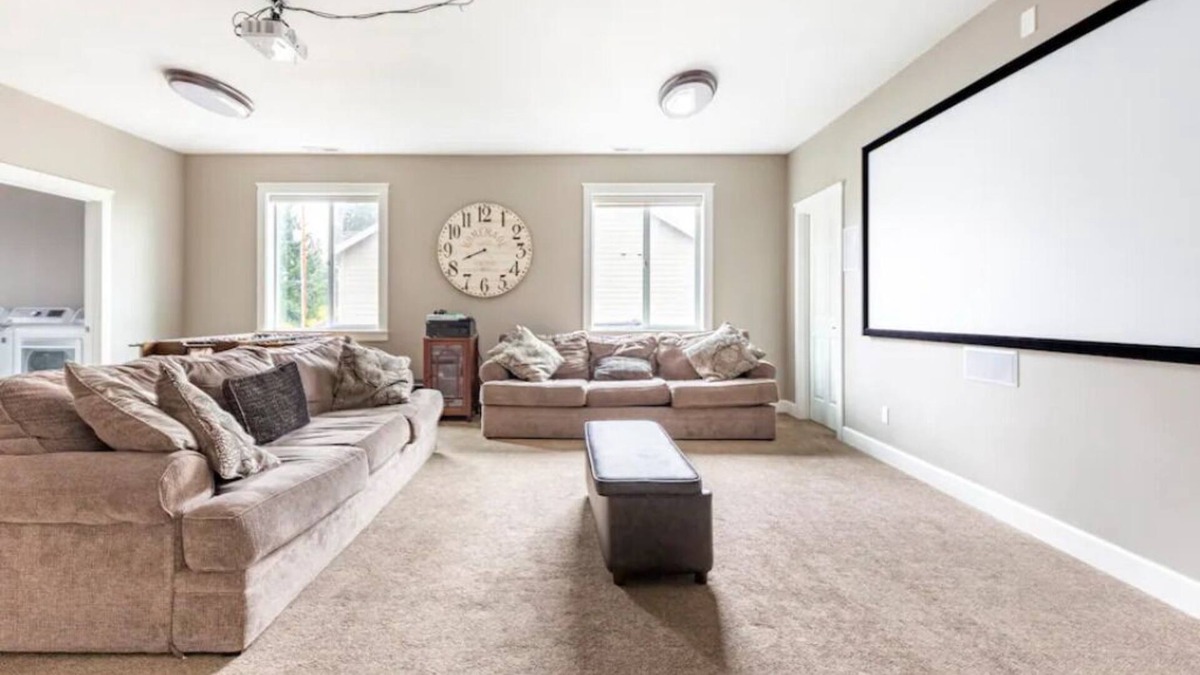 Hillsboro House | Upscale custom home designed for large groups