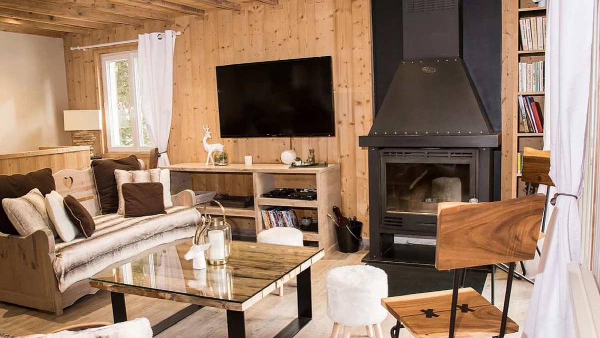 Pyrenees 2000 Ski Chalet | Upscale, detached chalet, -10mn walk to downhill ski slopes - Rated 4*.