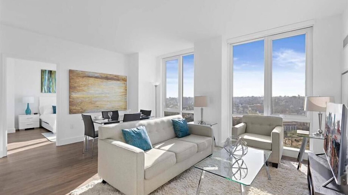 White Plains Apartment | Upscale Downtown 2BR | Lux Amenities | Laundry