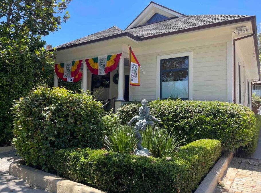 Santa Barbara House | Upscale Downtown Home Walk to Beach shops Bars 2