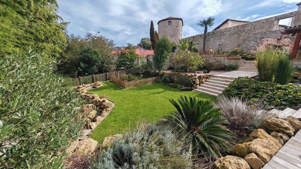 Saint Sever House | Upscale family villa