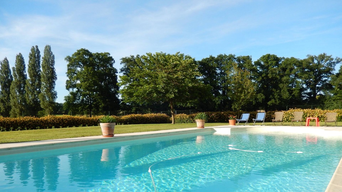 Tuffe Val de la Cheronne Cottage | Upscale cottage in Sarthe, swimming pool, ("5 Epis" Gîtes de France) 8 people