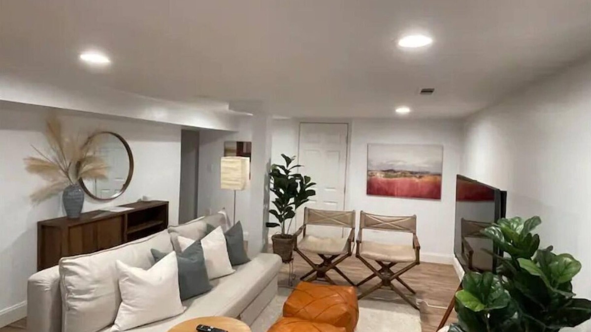 West Falls Church Apartment | Upscale, Full Kitchen, 2-Bedroom Aptn