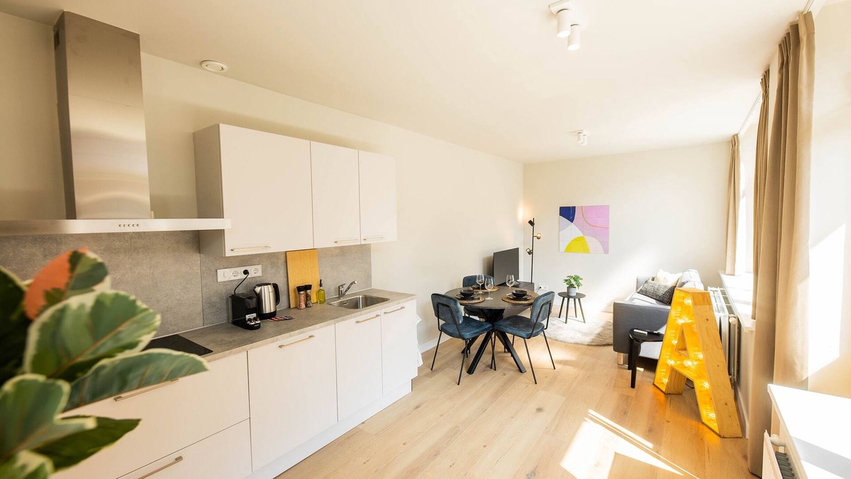 Centrum Apartment | Upscale Haven 2BDR Apartment WS
