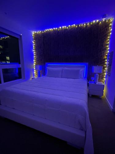 Burbank Apartment | UPSCALE HOLLYWOOD RETREAT- King 1BD Pool-Jacuzzi-Rooftop