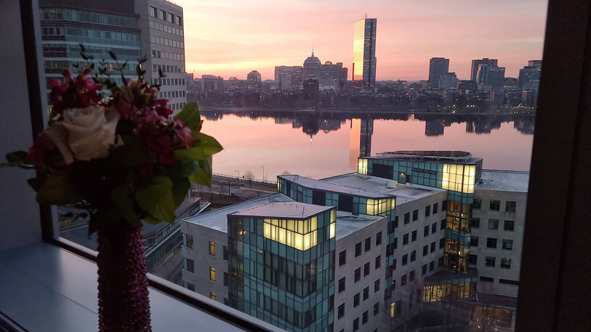 MIT Apartment | Upscale home with breathtaking view, full kitchen, living room and balcony