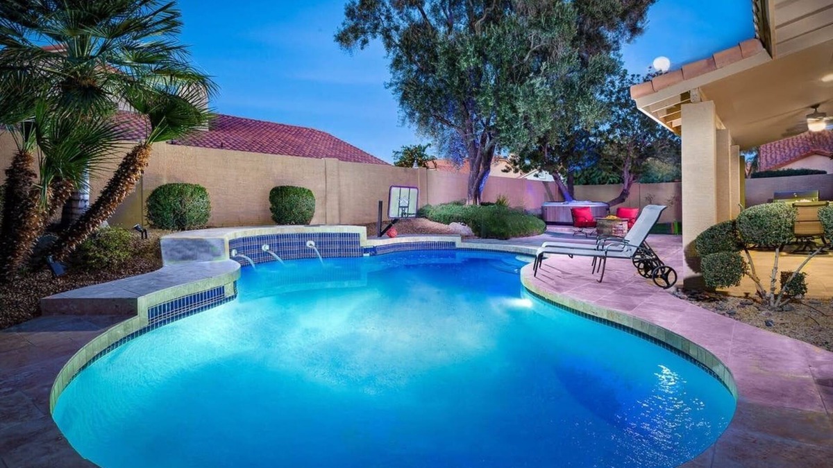 Paradise Park Vista House | Upscale, Ideal for Entertaining Large Groups, 50+ 5 Star Reviews