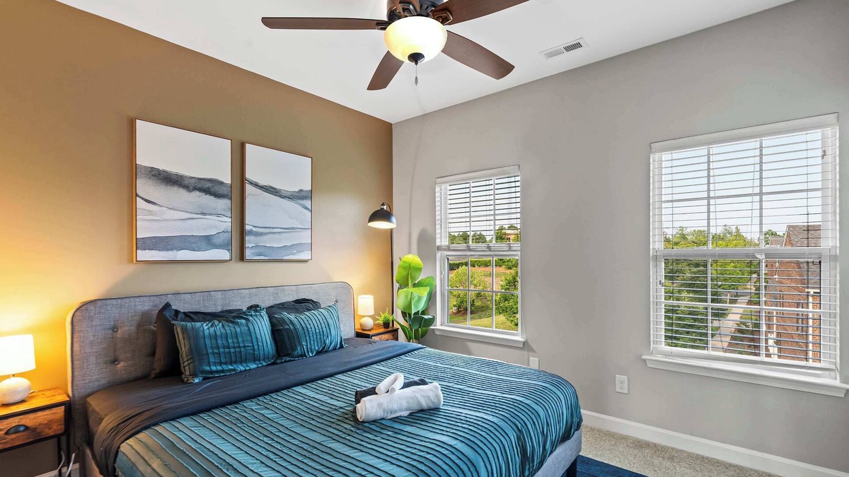 Pineville House | Upscale King 3BR Townhouse Pineville!