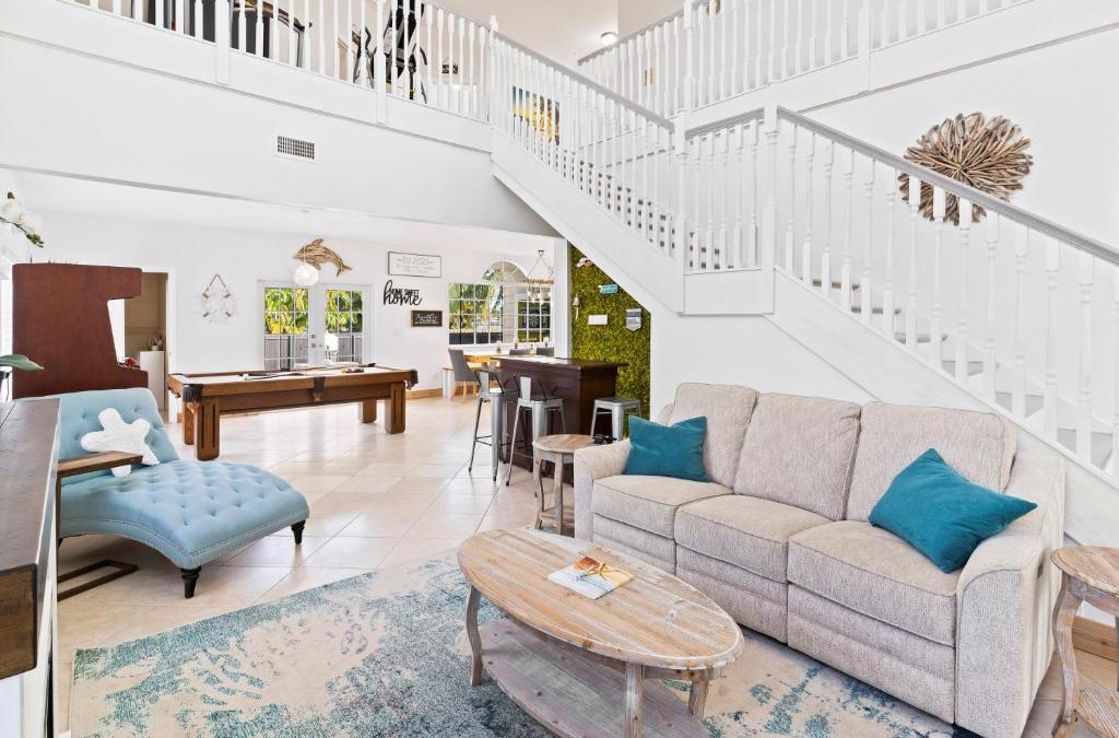 Miami Springs House | UPSCALE MANSION IN THE HEART OF MIAMI WITH POOL