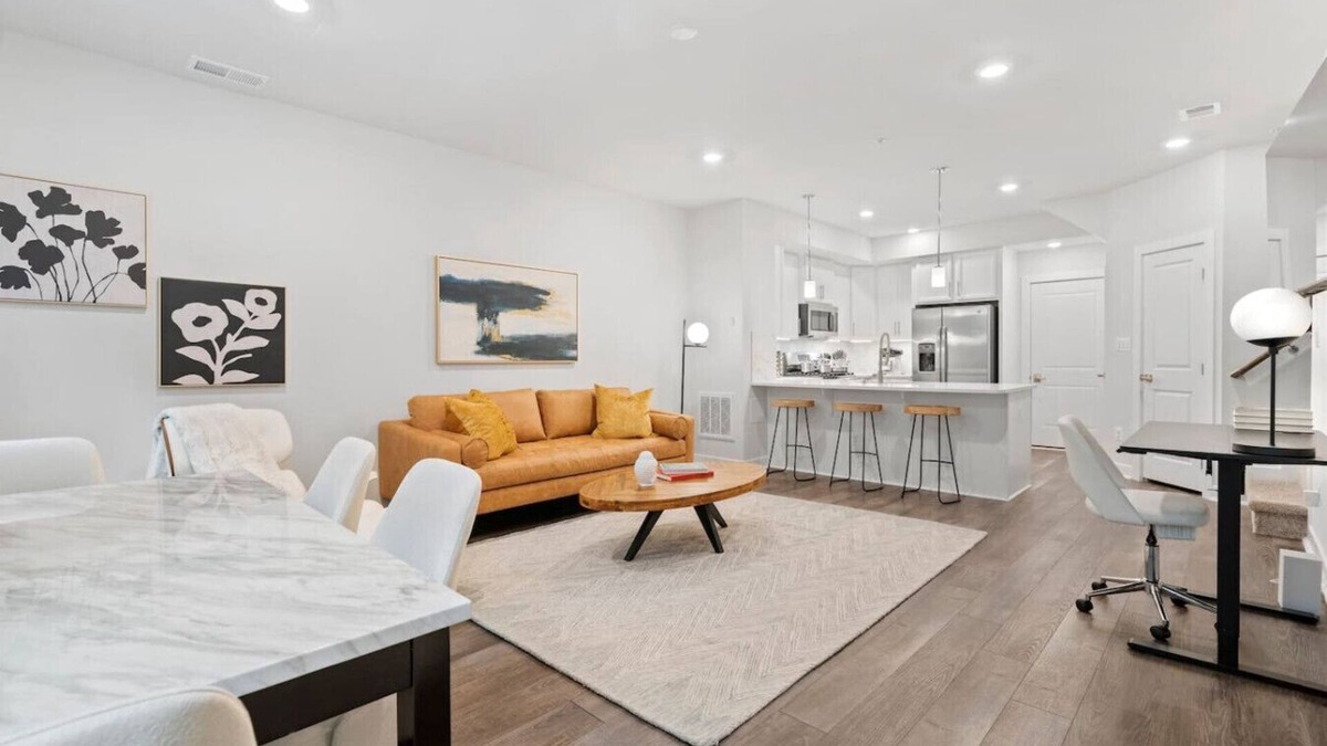 Herndon House | Upscale+Private Home 3 BEDR+3 BTH, Kitchen, Garage