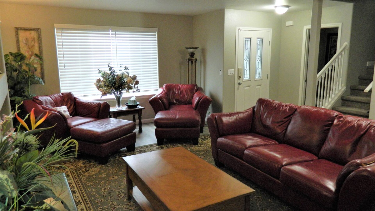 Frederickson House | Upscale Puyallup Home ☆ Near Seattle, Tacoma, Puget Sound, Cascade Mountains