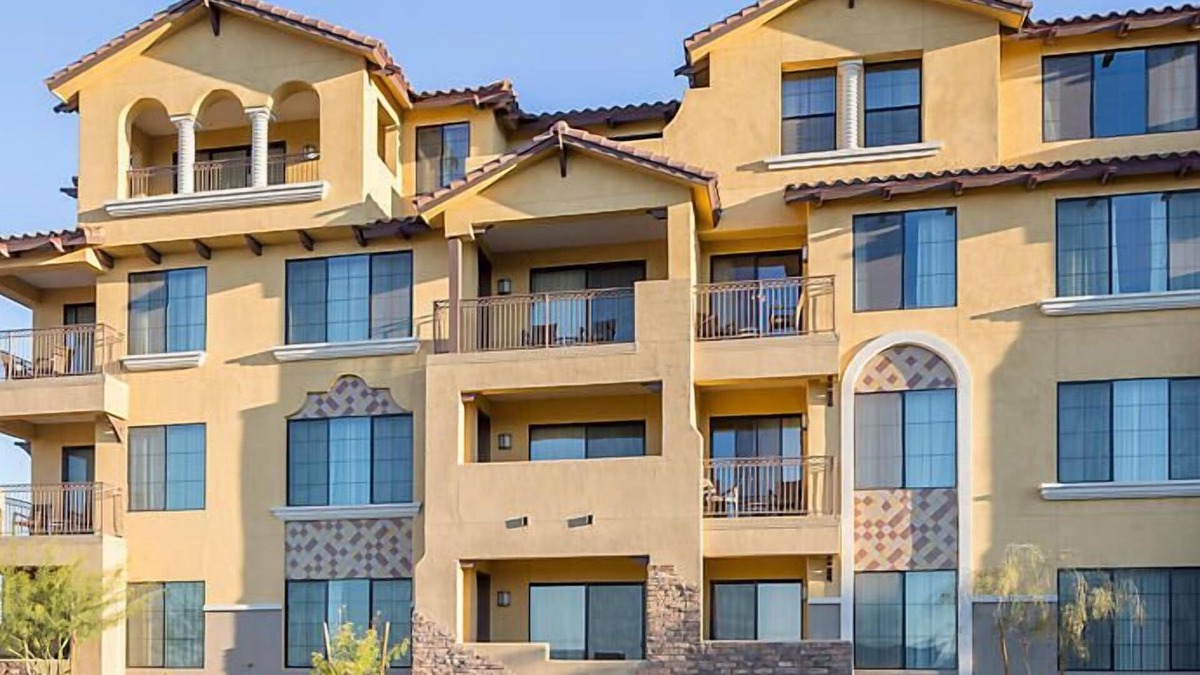 Cibola Vista Resort | UpScale Resort with Outdoor Heated Pool with a waterslide and a poolside bar, tennis court and gym