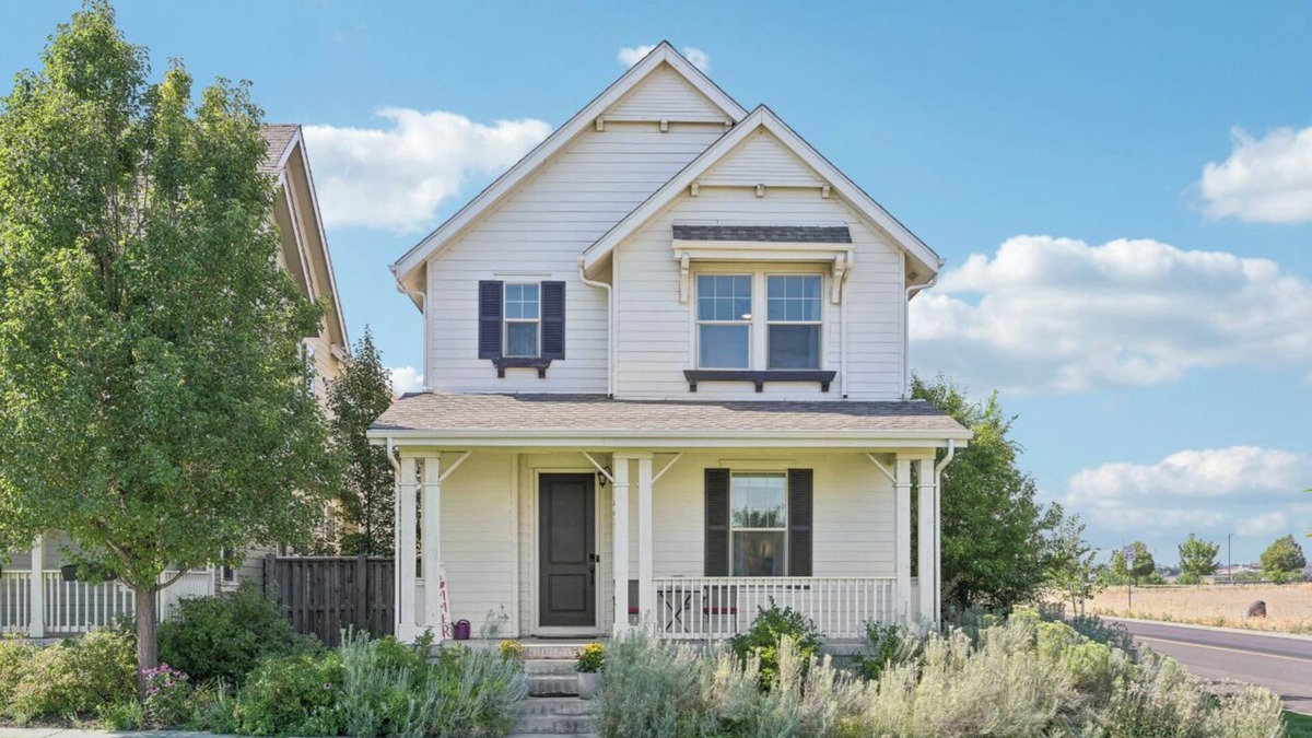 Northfield House | Upscale, Spacious Farmhouse in Central Denver