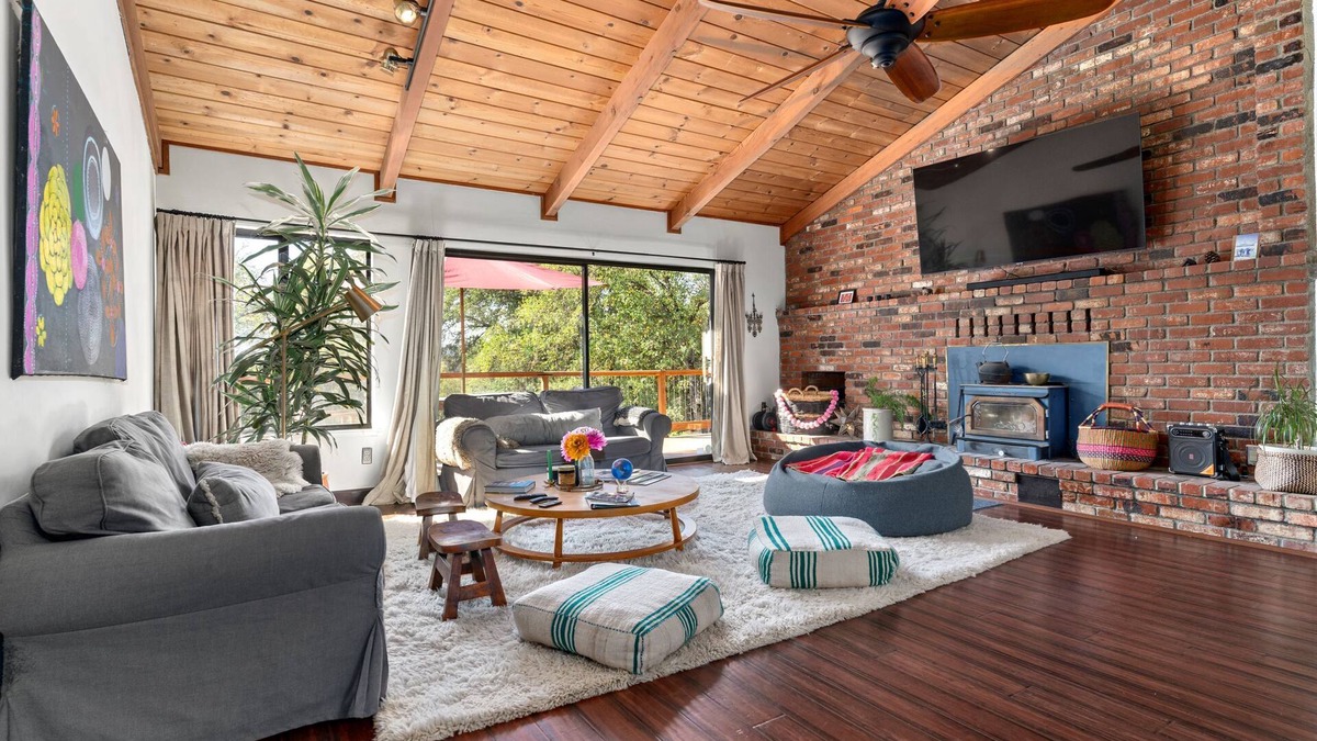 Iowa Hill House | Upscale spacious lake view, hot tub, 5 acres, EV