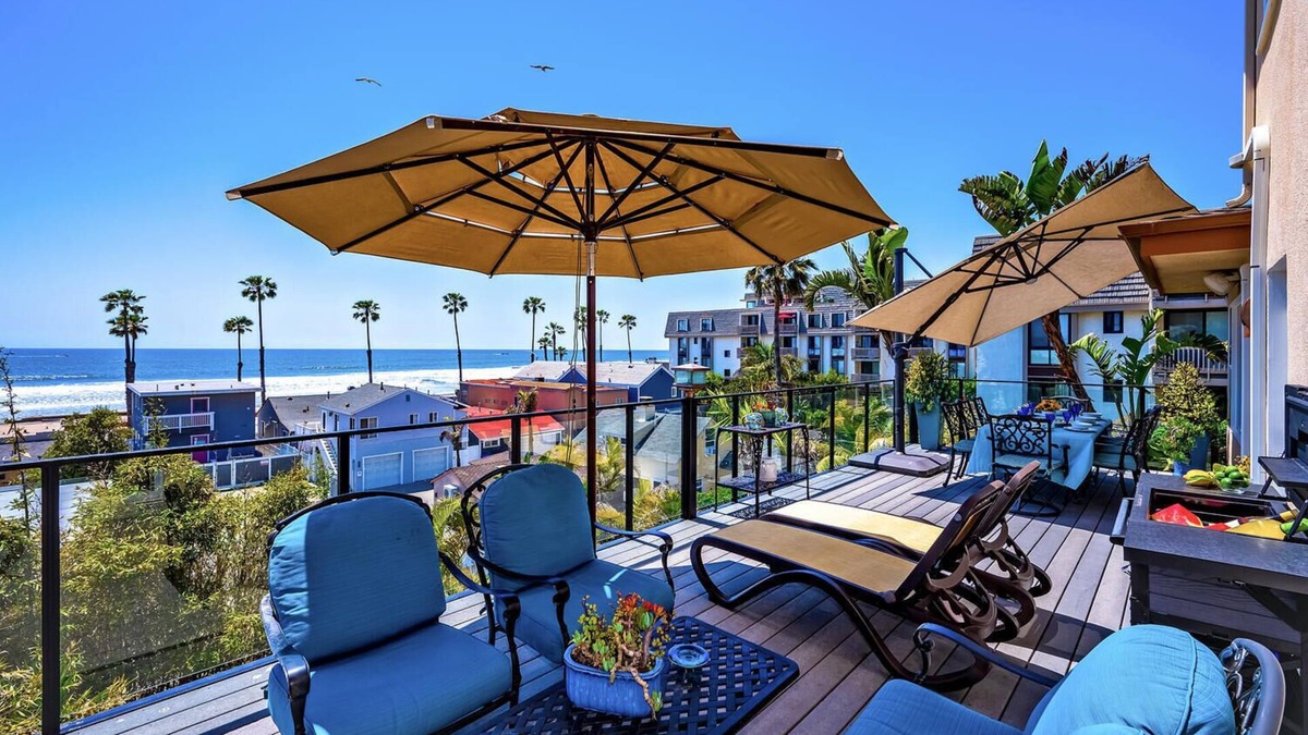 Townsite House | Upscale Steps-to-the-Beach Home. Awesome Front Ocean Views. Stunning Home!