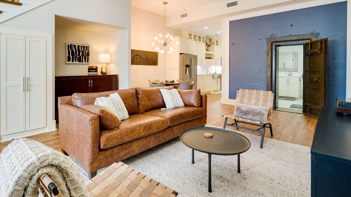 Texarkana House | Upscale Texarkana Townhome, Walk to Downtown!