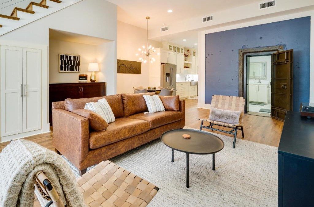 Texarkana House | Upscale Texarkana Townhome, Walk to Downtown!
