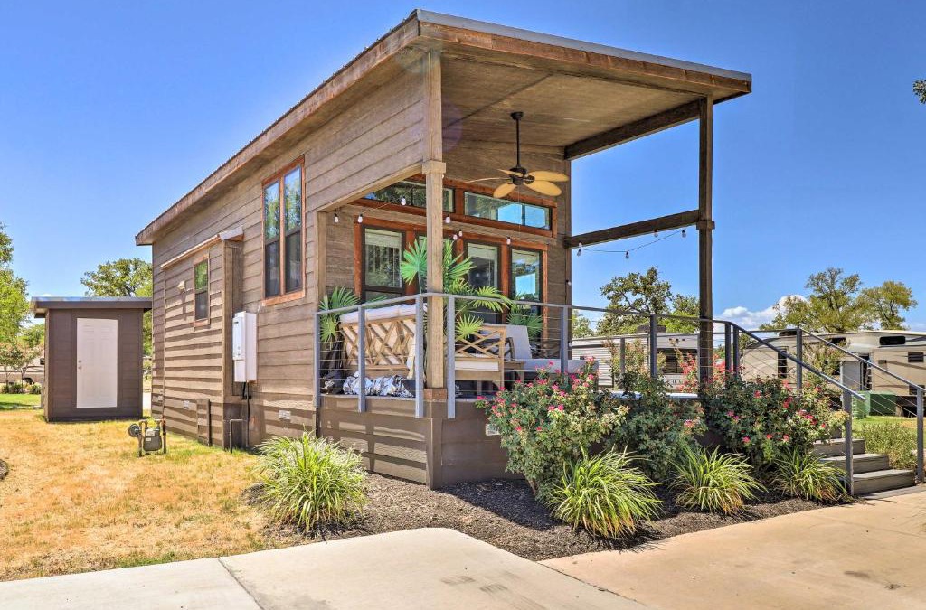 Austin House | Upscale Tiny Home - Boho-Chic Austin Getaway!