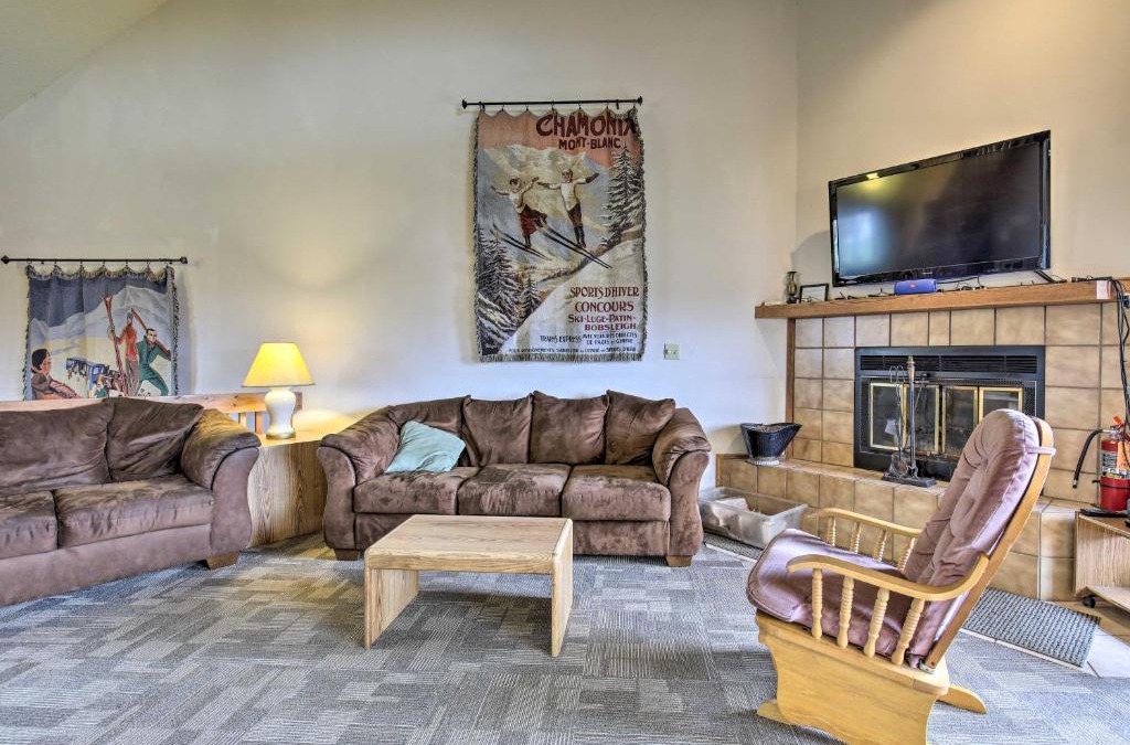Upson House | Upson Ski-InandSki-Out, End-Unit Cabin with Fireplace!