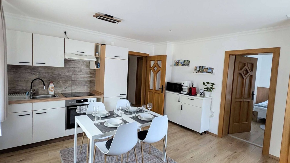 Bad Bleiberg Apartment | UPSTAIRS, 2 BEDROOMS APARTMENT - small room with double bed