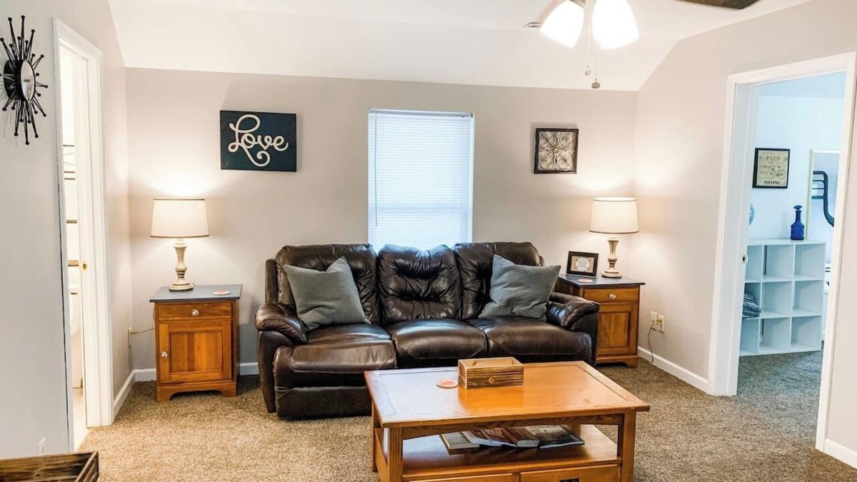 Pevely Apartment | Upstairs 2 bedroom Private Apt Off I- 55 in Pevely