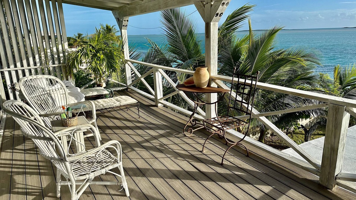 George Town Apartment | Upstairs apartment on the beach with views over the ocean