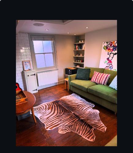 Felsted Apartment | Upstairs at Rumblebees