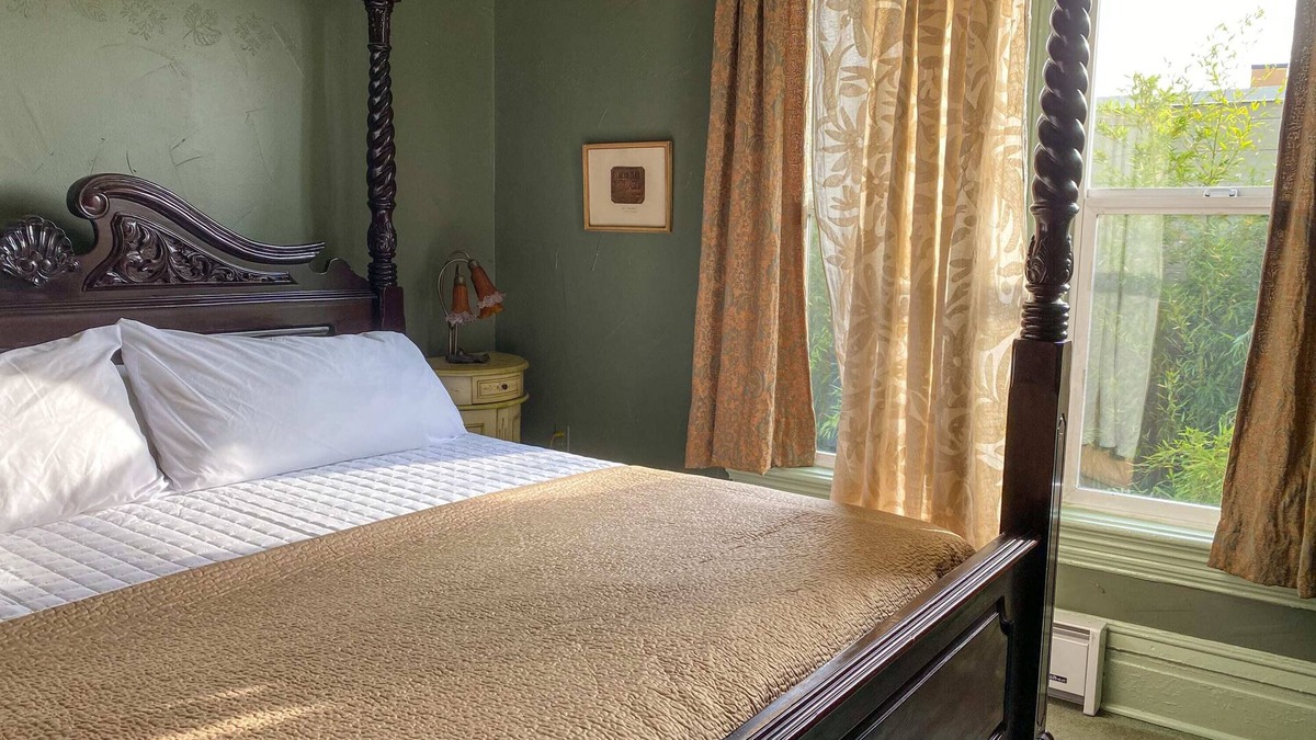 York Apartment | Upstairs at TheVictorian - Lush, Walkable, and Dog-Friendly Retreat - Steps from