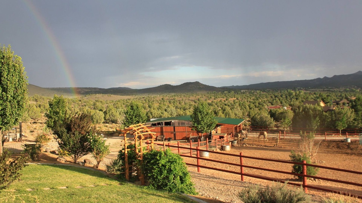 Veyo House | Upstairs casita, beautiful, quiet 5 acre ranch overlooking valley.