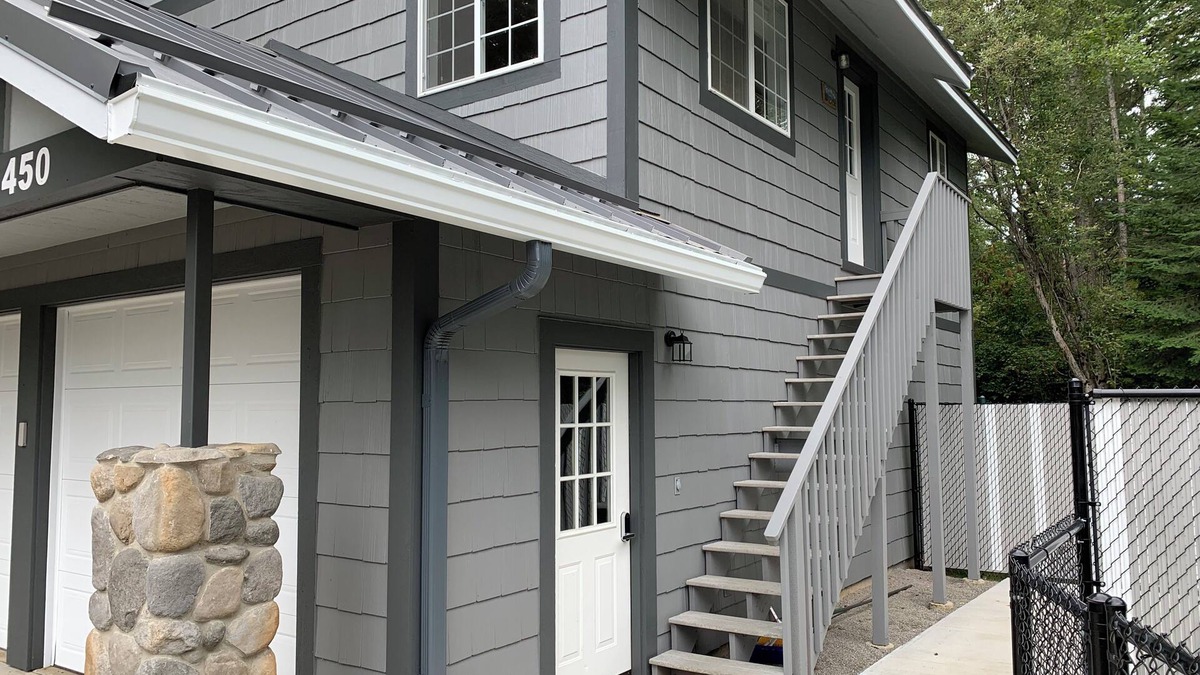 Sagle House | Upstairs Getaway by Steve & Pat