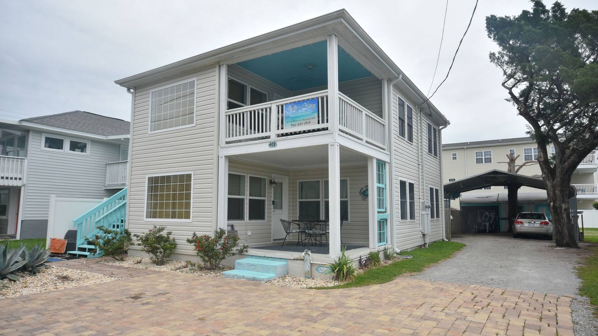 Crescent Beach House | Upstairs Unit - 2 Blocks to the Beach - Swimming Pool & Hot Tub