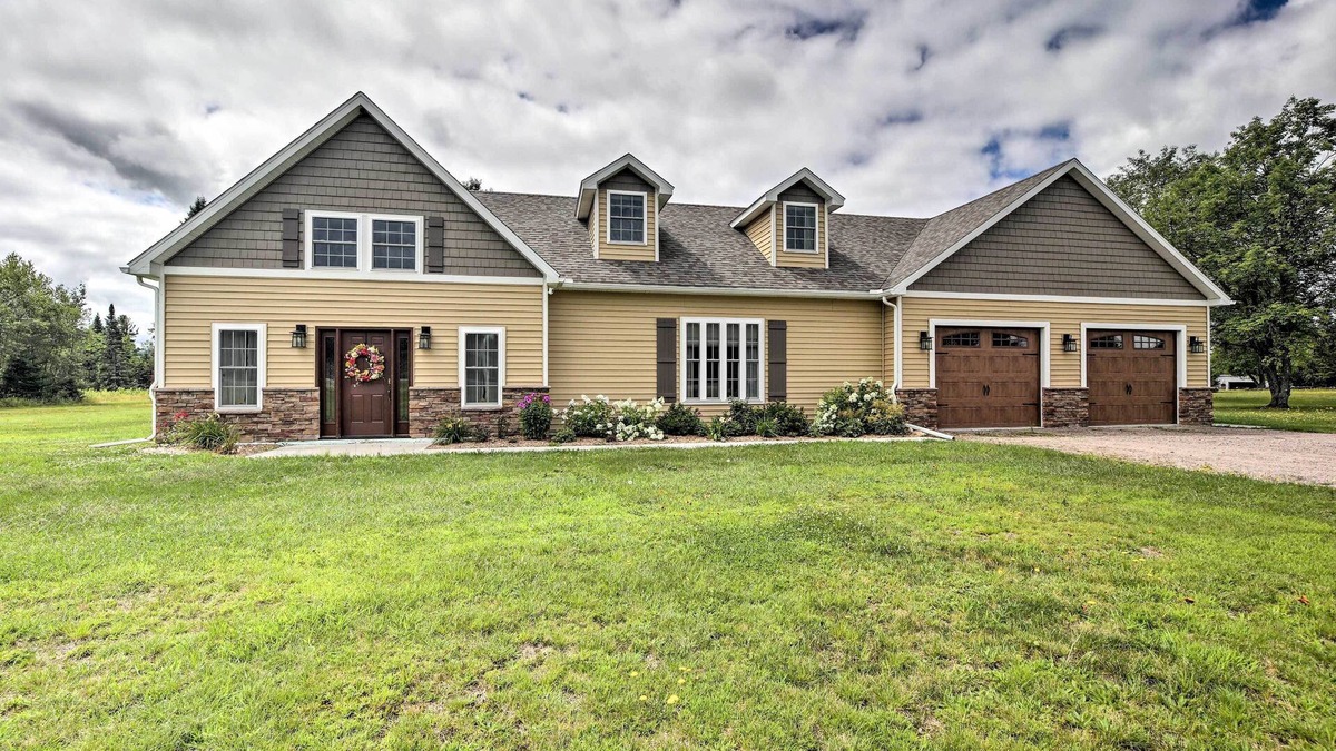 Owls Head House | Upstate Hideaway w/Hot Tub, 13 Mi to Malone!