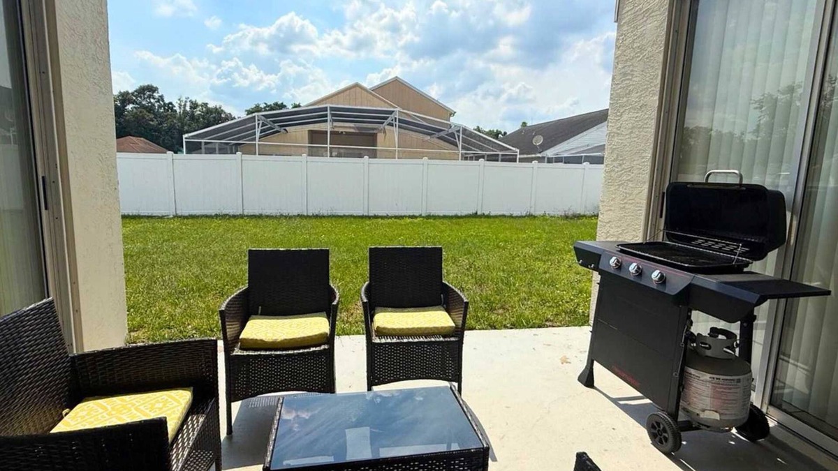 Chatham Park House | Upstay Stylish 3BR Family-friendly Retreat w Patio