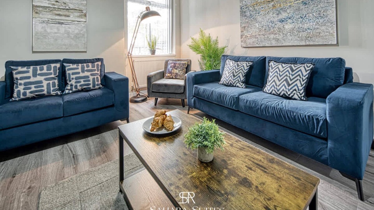 Manchester House | Upto 20% Off! Stylish 5BR Reading & Parking