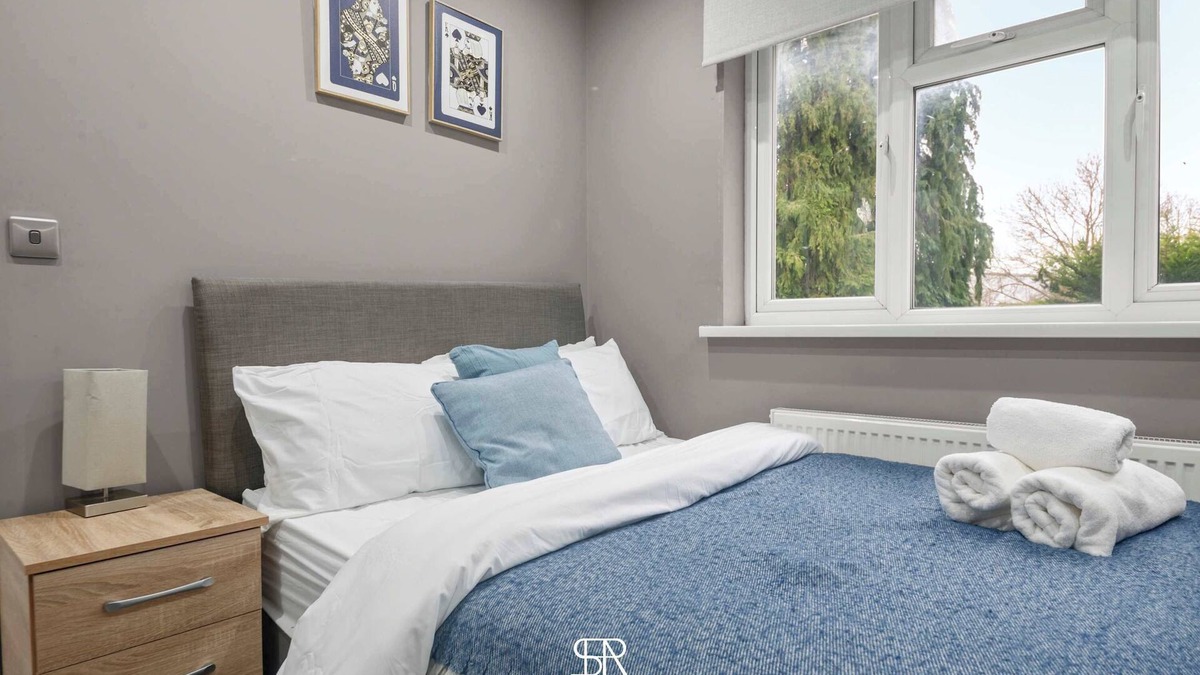 Reading House | Upto 20% OFF | Guest Fav 5BR | Reading & Parking