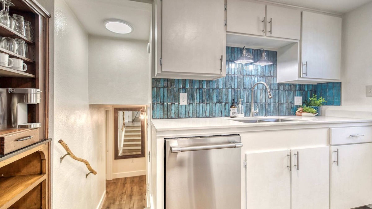 Depot Bench Apartment | Uptown 2 bedroom flat near Train Depot