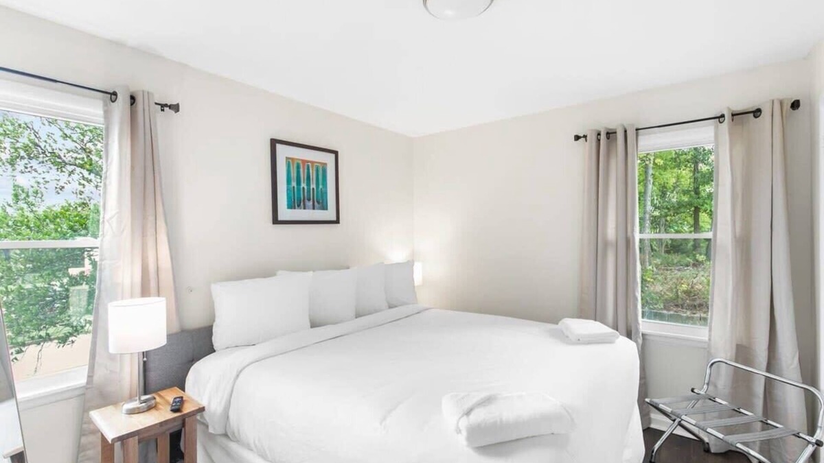 Norwood House | Uptown Apartment, Near Parks! The Bricks Unit 5