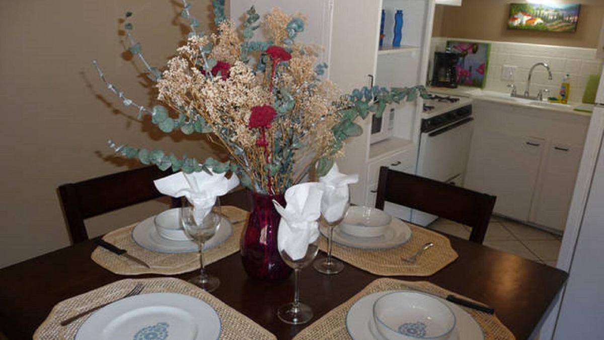 Knox - Henderson Apartment | Uptown Dallas - Large 1 bd #7, WiFi, Parking, Near Restaurants & Shops, & Safe