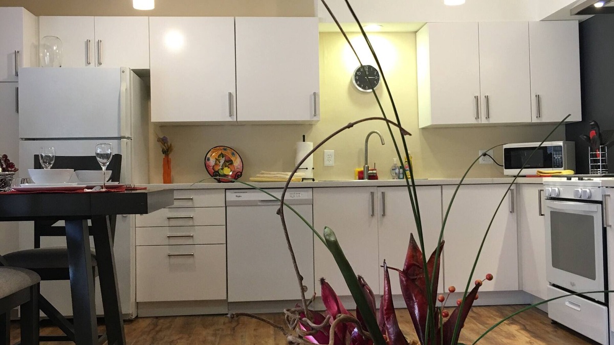 Knox - Henderson Apartment | Uptown Dallas - Lovely 1 bd #5, WiFi, Parking, Near Restaurants & Shops & Safe