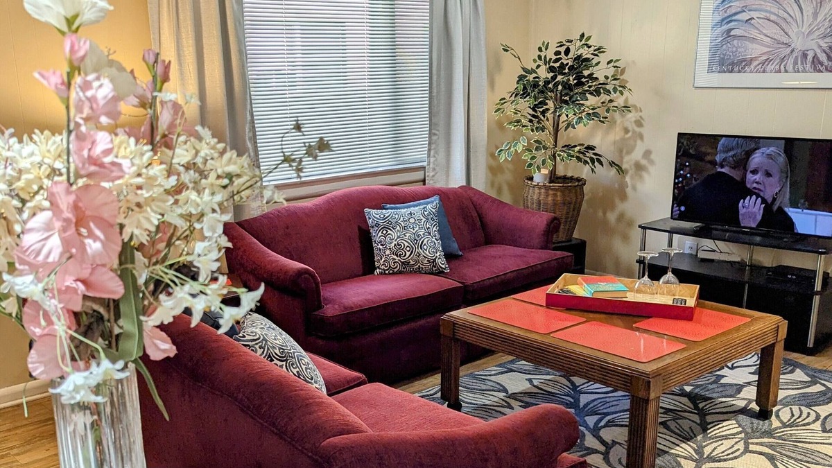 Knox - Henderson Apartment | Uptown Dallas - Spacious 1 bd #1, WiFi, Parking, Restaurants & Shops & Safe