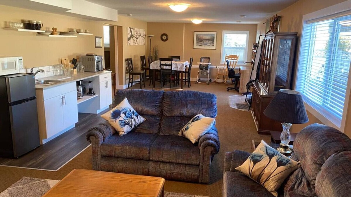 Castlegar Apartment | Uptown Mountainview Suite