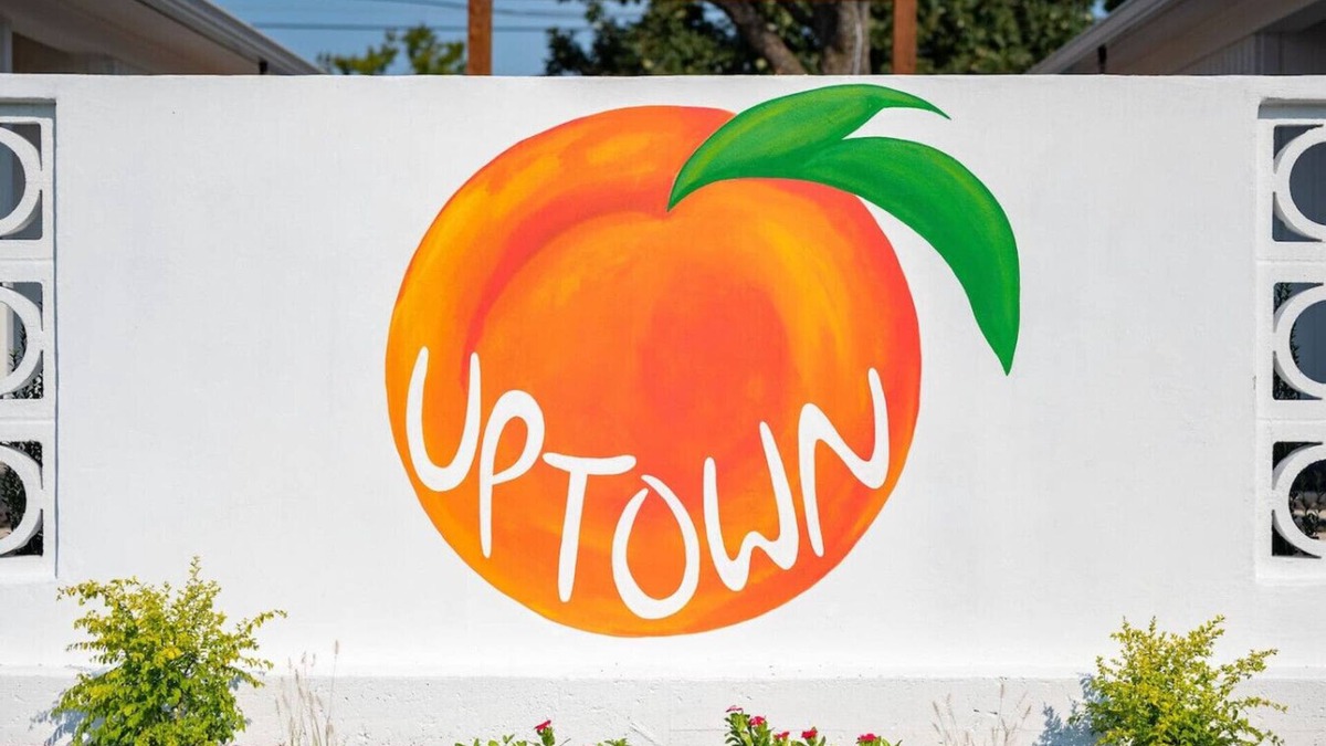 Austin Ave. Condo | Uptown Peach ~Suite Minutes from Magnolia + Baylor