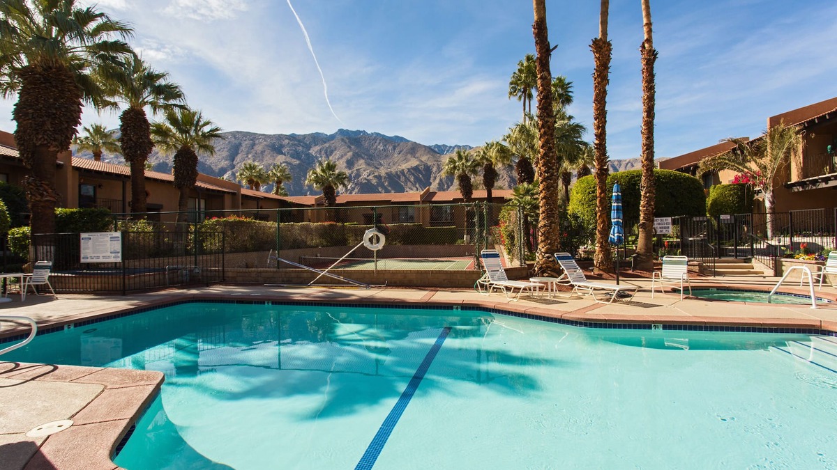 Uptown Design District Condo | Uptown Resort Style Living Cool Summer Discount End of June through August 31!