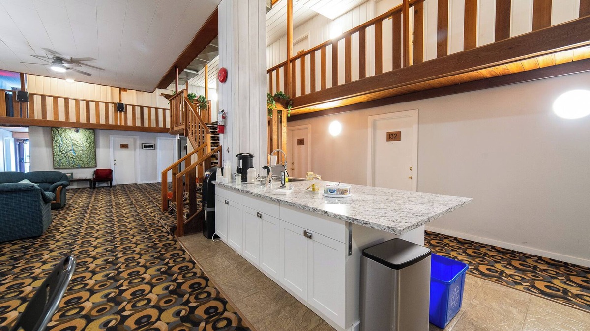 Creston Hotel | Uptowner Hotel