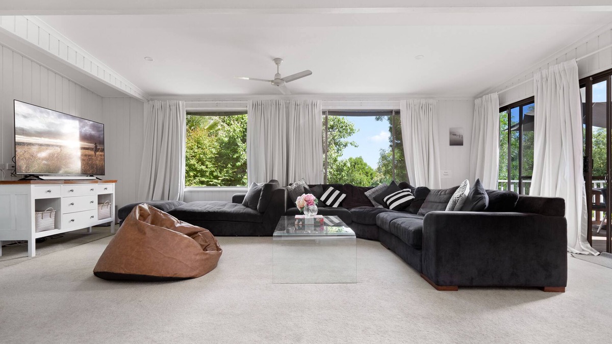 Bathurst House | Uralla | Lovely house with pool