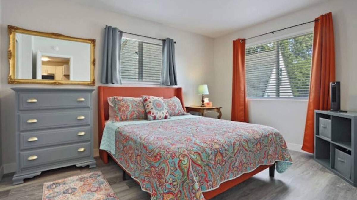 Southeastern Sacramento Condo | Urban Art Duplex-Bright and Beautiful!
