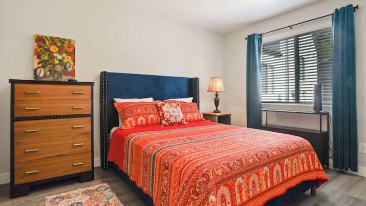 Southeastern Sacramento Condo | Urban Art Duplex- Petite Retreat